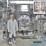 essiccatore a miscelazione sottovuoto amixon® / reattore di sintesi VMT 5600 (il volume utile è di 5,6 m³, il volume lordo è di 7,4 m³). La pressione di esercizio ammessa è compresa tra -1 e +4,5 bar (manometro). La porta d'ispezione è bloccata da un fermo a baionetta. Ciò consente una rapida apertura e chiusura.