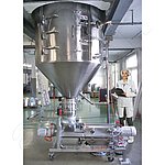 Il miscelatore conico amixon® per vari ingredienti dermatologici. Incluso un vaglio a correnti parassite mobile con attacco sanitario.