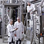 Pruebas en el centro técnico amixon®: preparados de especias y aditivos funcionales. Pueden ser líquidos y en polvo. Se trata de pequeñas proporciones. Deben distribuirse con gran precisión en la matriz del polvo. 