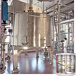 amixon® のタテ型一軸ミキサ（総容量 13.5 m³）