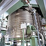 먼지 없는 빅백 충전 시스템은 amixon® 믹싱 쿨러 아래에 있습니다.