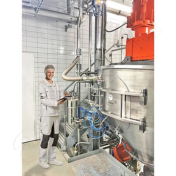 Exkurs: Schüttgutcontainer (IBC) helfen beim Automatisieren eines Pulvermischbetriebes.