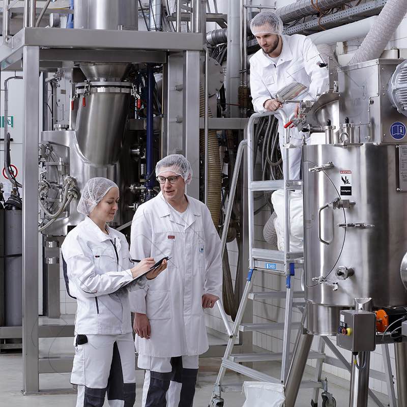В техническом центре завода amixon® имеется более 30 различных испытательных смесителей.