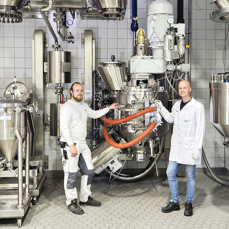 Смесительный реактор-сушилка в техническом центре компании amixon GmbH