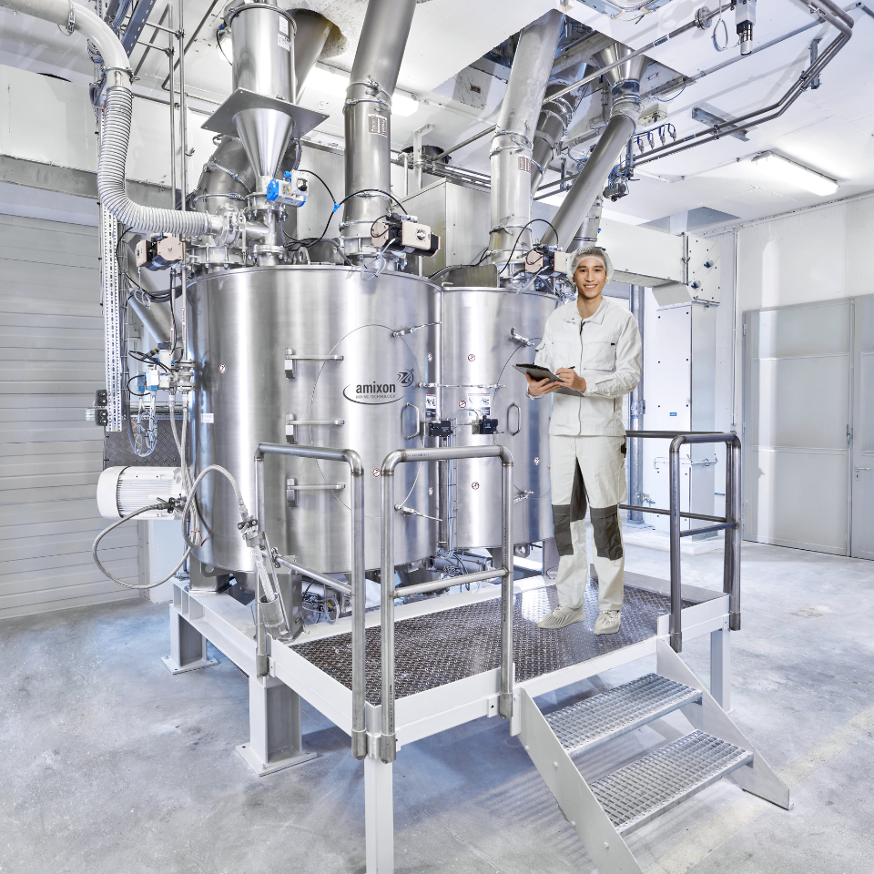 Mieszalnik dwuwałowy typu HM jest przystosowany do mieszania składników piekarniczych zawierających składniki płynne.