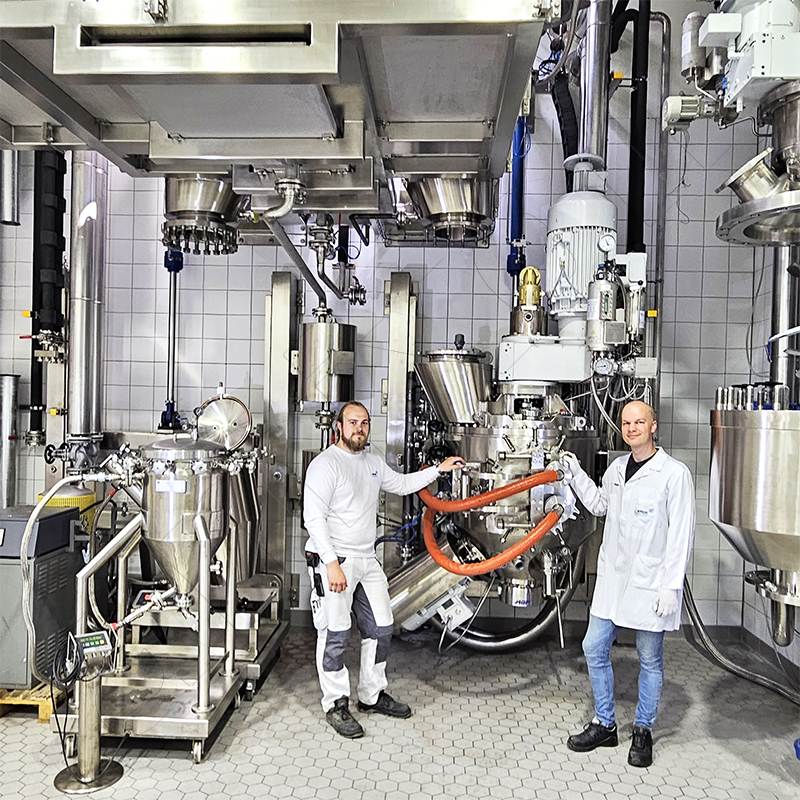 Podemos esterilizar sus productos en el centro técnico amixon®. En este proceso, la mercancía se expone a vapor caliente y luego se seca al vacío.
